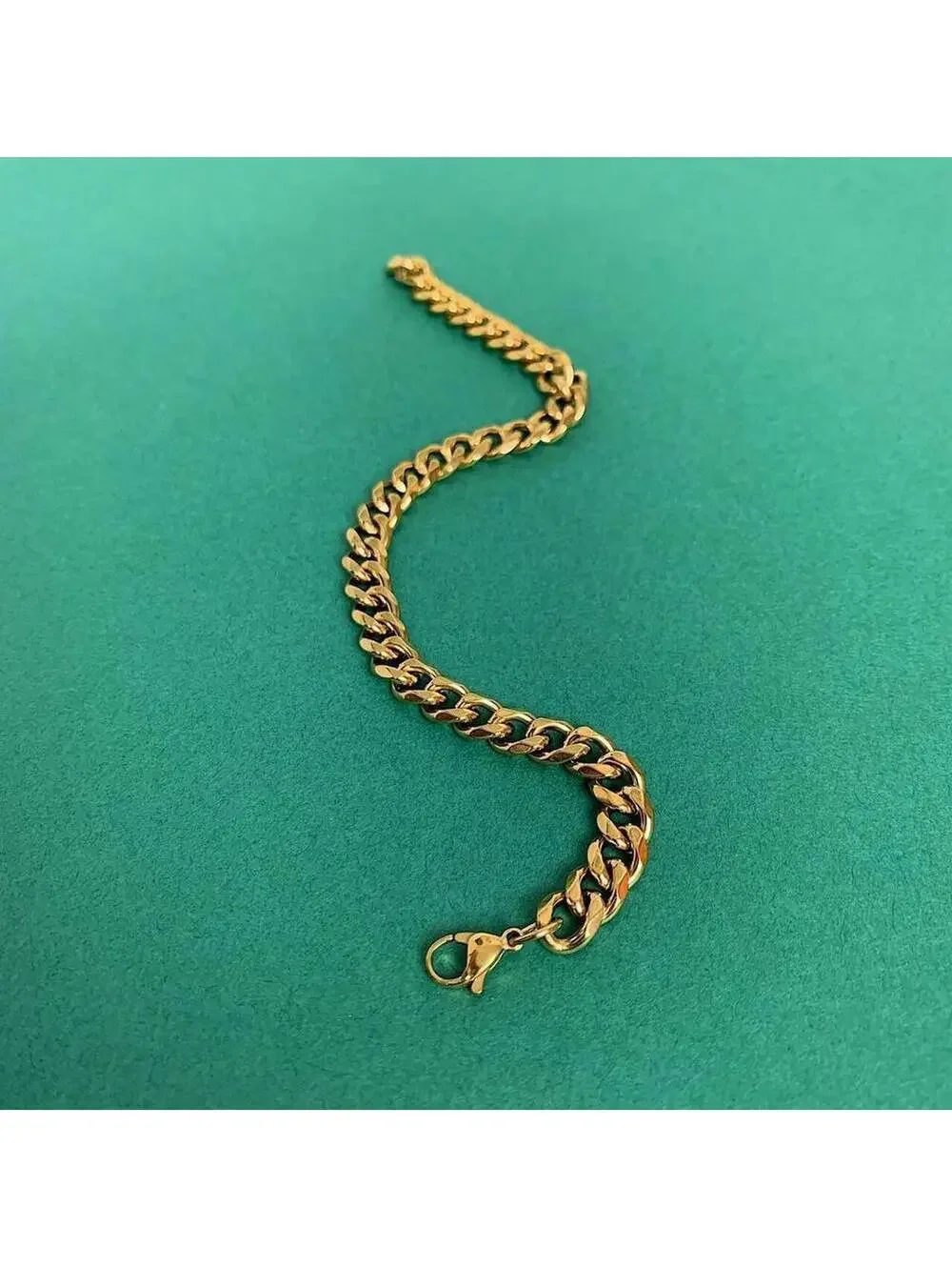 Y2k Vintage style Gold color Cuban Link bracelet. Cool design. Nice quality and